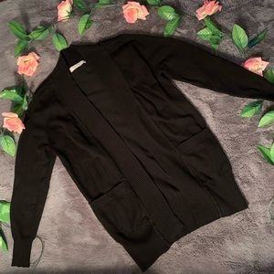 Long sleeve sweater/cardigan